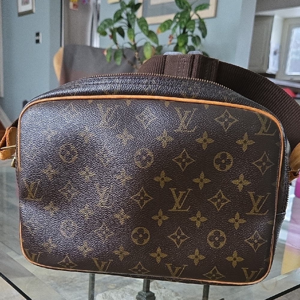 LOUIS VUITTON MONOGRAM  Messenger Bag - Picture 3 of 17